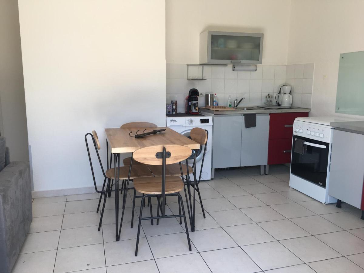 De La Clape A La Mer Mon Petit Pavillon Labellise - F2- Piscine Commune - Wifi Gratuit- Parking Prive - Arrivee Autonome - 800 M Plage - Grande Terrasse Abritee Vent - Saint-Pierre-la-Mer  Екстер'єр фото